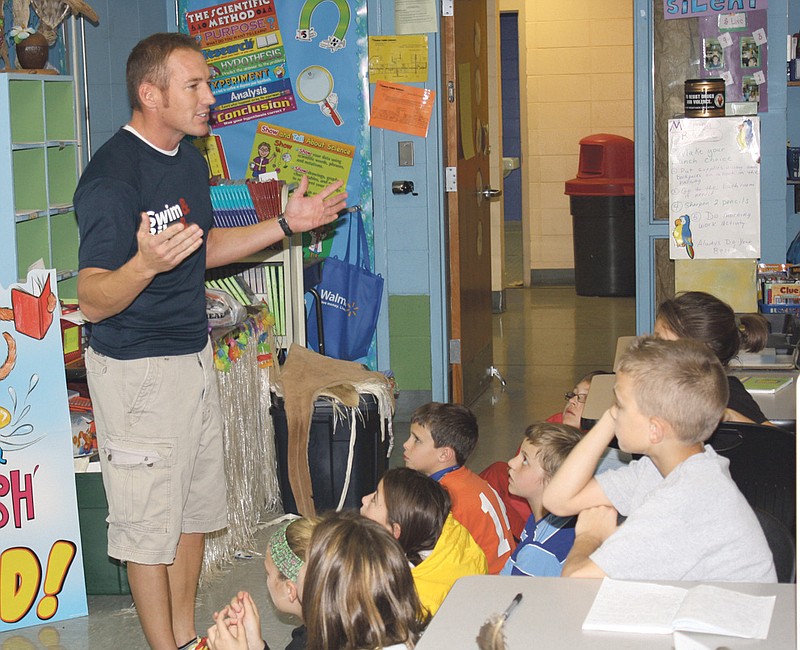 Mandi Steele/FULTON SUN photo
Clint Smith spoke to 5th grade students at McIntire Elementary School Monday about his experiences in the Ironman Triathlon.