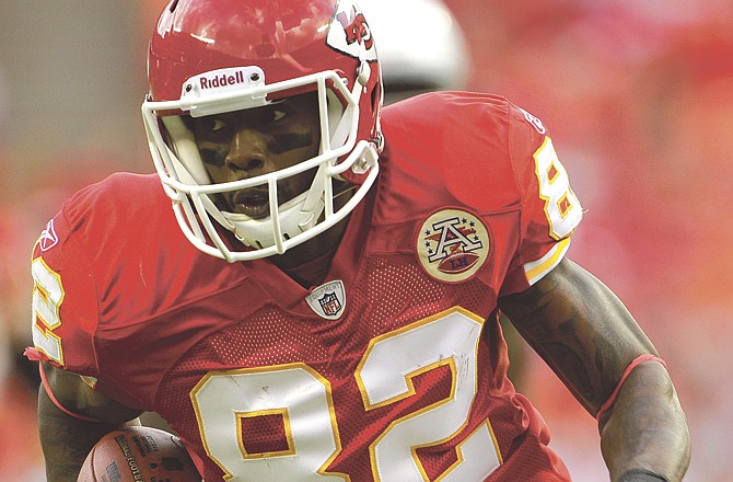 Chiefs wide receiver Dwayne Bowe runs the ball for a touchdown during the fourth quarter of Sunday's game against the Cardinals at Arrowhead Stadium. 