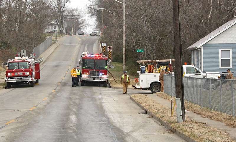 Mandi Steele/FULTON SUN photo: Officials closed part of Bluff Street Friday when a natural gas line broke, causing a leak in the line that had to be repaired by the Gas Department.