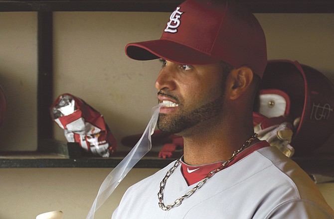 Albert Pujols has set a deadline for signing a new contract with the Cardinals. 