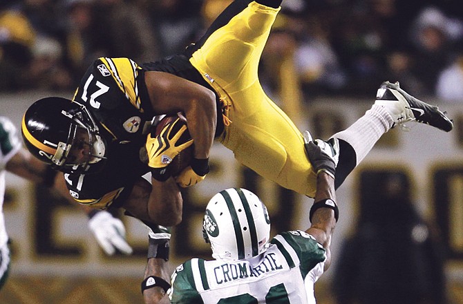 Mewelde Moore of the Steelers is brought down by Antonio Cromartie of the Jets during Sunday's game in Pittsburgh. 