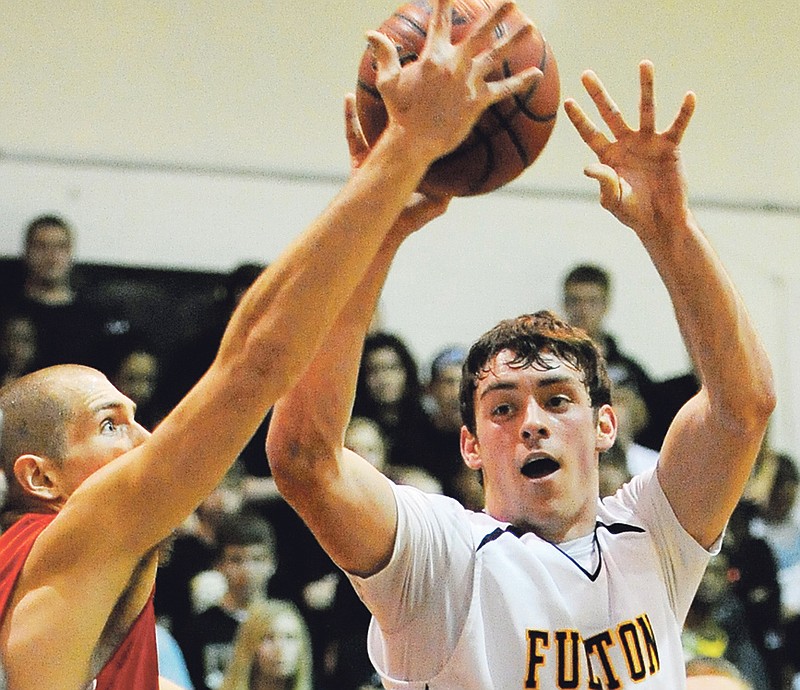 Dak Dillon/FULTON SUN photo: Fulton senior forward Nick Christensen tries to slip a shot over the outstretched hand of Mexico senior Dillon Shoemaker during the Hornets' 54-31 loss to the No. 4 Bulldogs on Friday night at Roger D. Davis Gymnasium.
