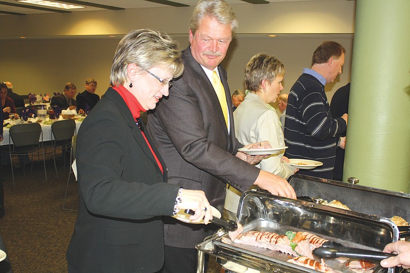 Mandi Steele/FULTON SUN photos: Guests go through the food line during the dinner. Turkey, ham, mashed potatoes, gravy, rolls, stuffing and peas were all on the menu.