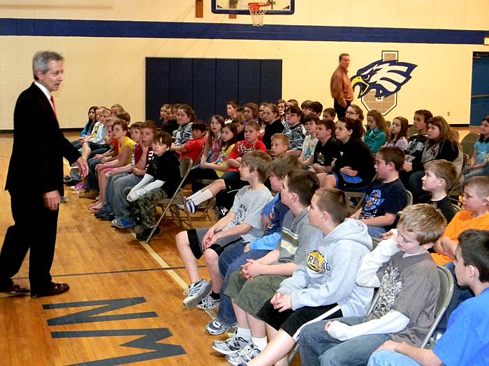 Retired FBI Agent Jeff Lanza speaks to students about the importance of cyber safety Wednesday, March 23.