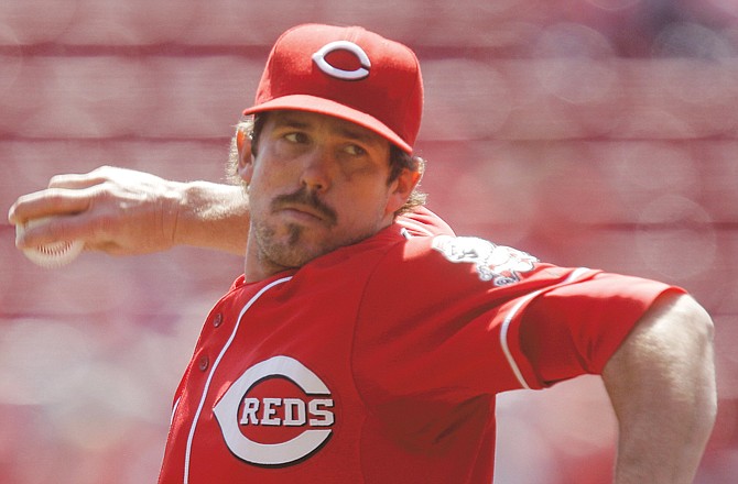 Cincinnati starting pitcher Sam LeCure threw five strong innings in the Reds' loss to the Astros Thursday in Cincinnati.