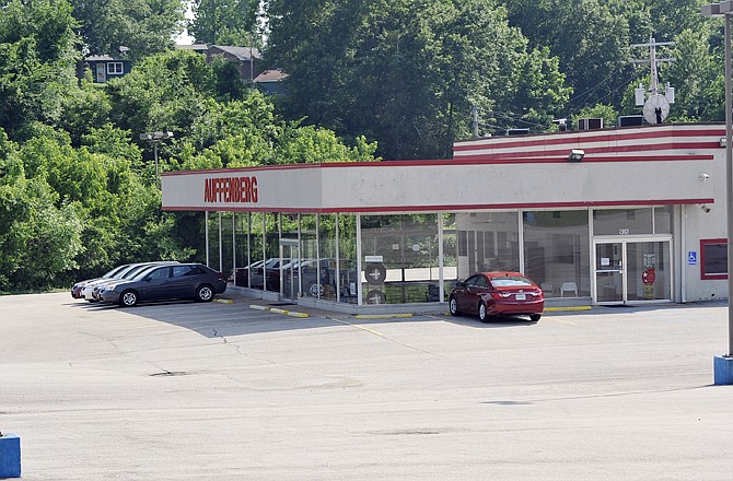 The Auffenberg dealership, on the southwest corner of Jefferson Street and Stadium Boulevard, announced it was closing its doors Thursday.