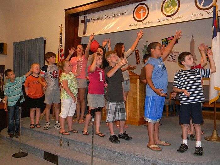 The kindergarten through eighth grade group sings "I Will."