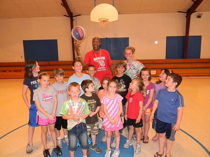 A group of High Point students with Harlem Globetrotter "Magic" Valentino Willis, who helped teach students about basketball and encouraged them to stay in school and not do drugs.