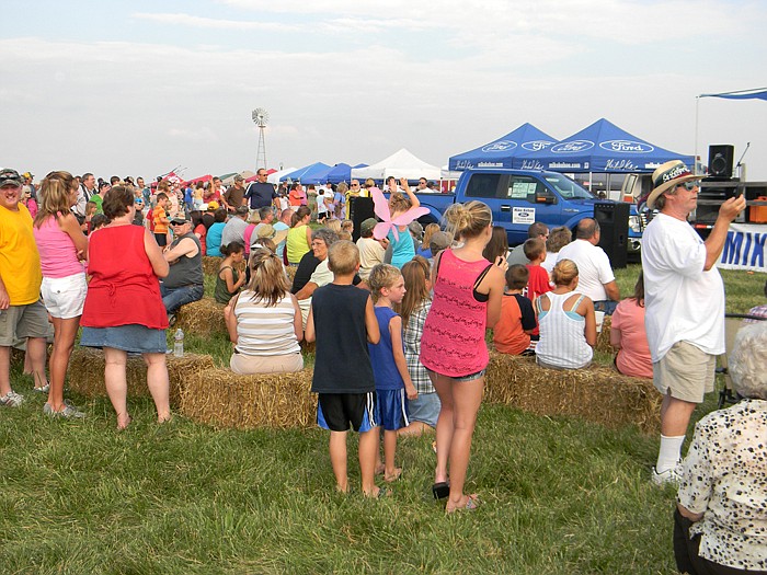 After the heat cooled off to 92 degrees, many came out around 5 p.m. to check out the California Balloon Invitational.