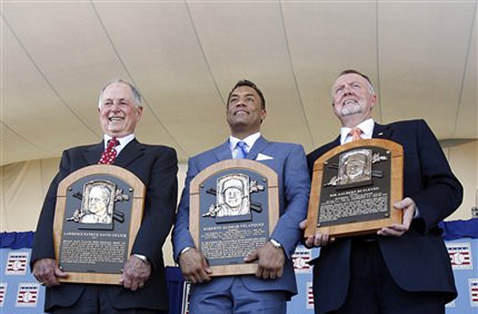 Pat Gillick (left), Roberto Alomar (center) and Bert Blyleven hold their plaques after Sunday's induction into the Baseball Hall of Fame in Cooperstown, N.Y.