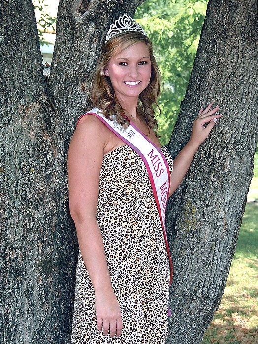Tabatha Hoback, 2010 Miss Moniteau County Queen, concluded her reign last week as she crowned the 2011 Miss Moniteau County, however, she will respresent Moniteau County one more time when she competes at the State Fair Pageant Aug. 11-12, at Sedalia.