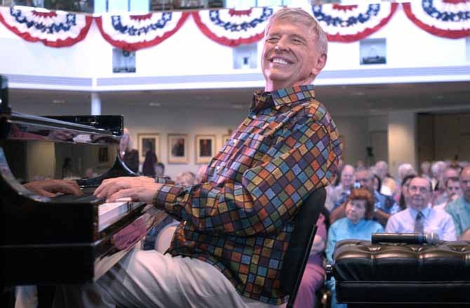 This Oct. 1, 2007 file photo shows Roger Williams playing the piano during his 83rd birthday celebration in Simi Valley, Calif. Williams, the virtuoso pianist who topped Billboard charts with his hit recording of "Autumn Leaves" in the 1950s and played for nine presidents during a long career, has died. He was 87. (AP Photo/The Ventura County Star, Juan Carlo, www.venturacountystar.com)