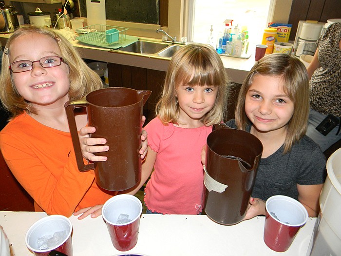 Show Me 4-H Club members helped pass out drinks at the McGirk Chili/Soup Supper held Saturday, Oct. 22, from left, are Amy Haslag, Samantha Haslag and Emily Neimeier.