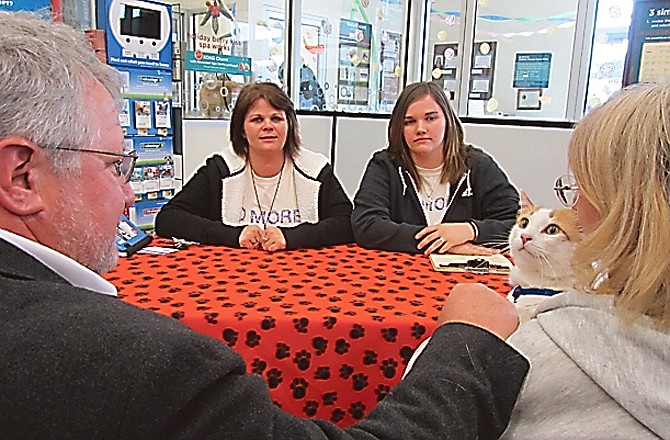 Artie Langston and Sharon Strickland, foreground, brought Thomas, their 3-year-old Turkish Van breed cat, to Petco on Sunday to learn about their cat's feelings from psychic Laura Moore and her daughter Jennifer, 17.