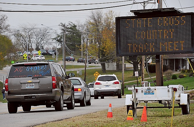 An electronic warning sign alerts motorists to traffic delays on Ellis Boulevard during the state cross country championships. 