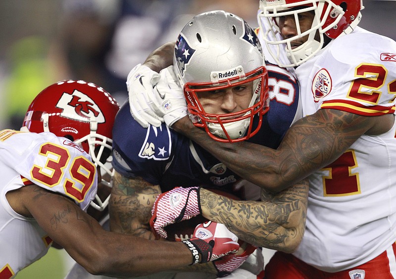 Patriots tight end Aaron Hernandez is sandwiched between Chiefs teammates Brandon Carr (39) and Brandon Flowers during Monday night's game in Foxborough, Mass.