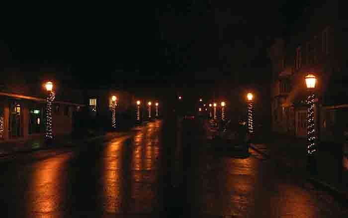 A night view of the period streetlights decorated for Christmas by California Kiwanis Club. 