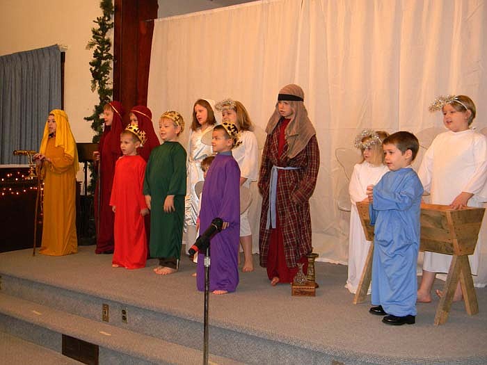 Children sing "Away in a Manger" during their program.