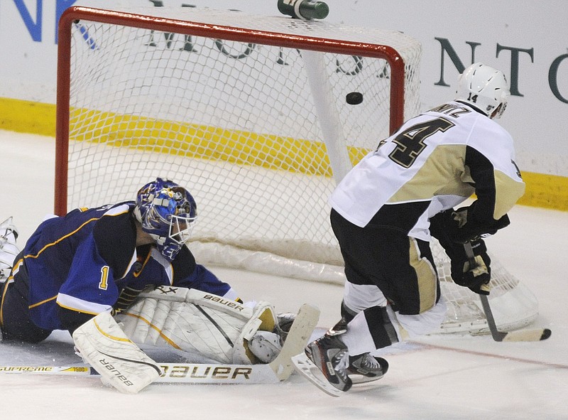Chris Kunitz of the Penguins scores the game-winner past Blues goalie Brian Elliott during a shootout Tuesday night in St. Louis.