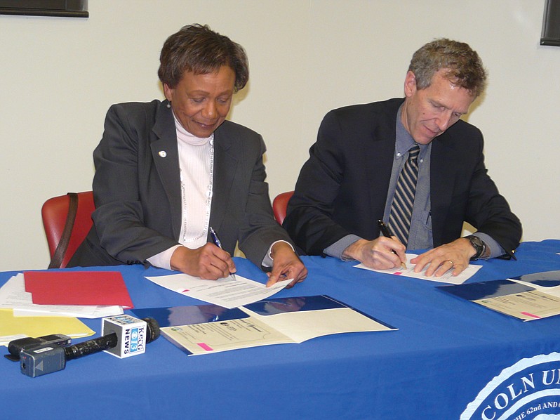 Lincoln University President Carolyn Mahoney and EPA Region 7 Administrator Karl Brooks sign the new partnership agreement to promote environmental careers and extending cooperation between LU and the EPA, enhancing Lincoln University's research and educational capabilities and assisting the EPA in achieving its community outreach mission, student employment and volunteer programs.

