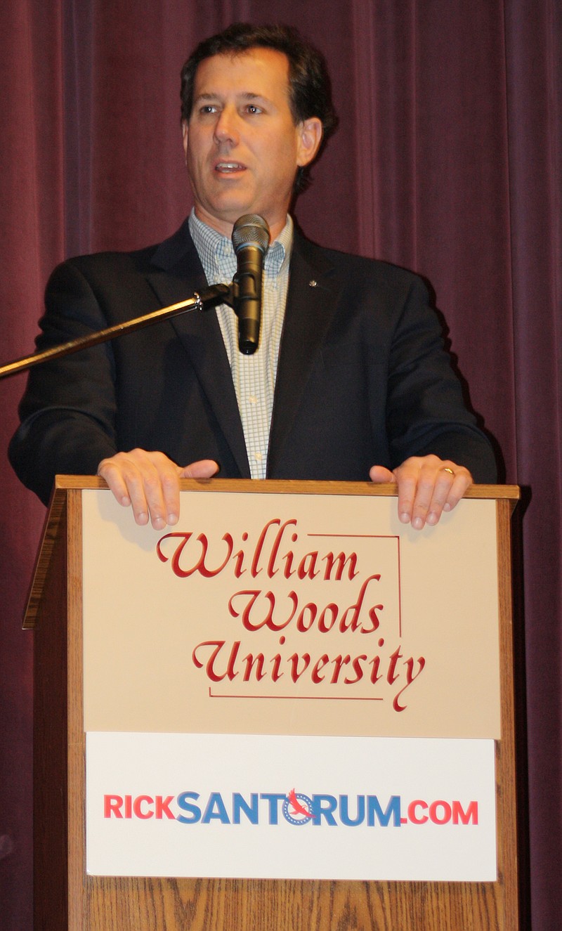 Republican presidential candidate Rick Santorum attracted about 800 people during an appearance Friday afternoon in Fulton at William Woods University.