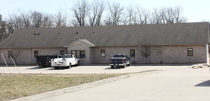 The Callaway County Commission has voted unanimously to purchase a $300,000 building on 5.5 acres at 2800 Cardinal Drive in Fulton to furnish office space for the public defender and juvenile offices in Fulton. The county has been paying $47,000 in rent each year to lease space for the offices.