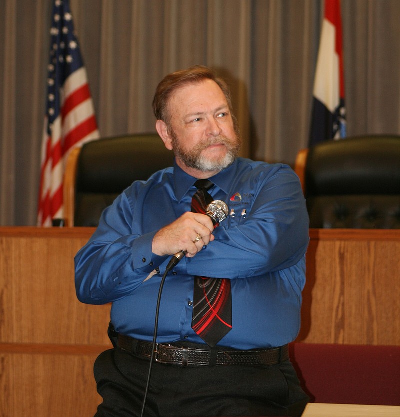 Floyd Glizow, director of member relations and public affairs at the Missouri Public Utility Alliance, leads a discussion Tuesday night at Fulton City Hall on the impact on utilities of pending environmental regulations.