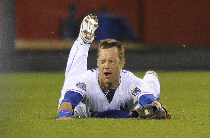Royals left fielder Alex Gordon makes a diving catch in the fifth inning of Monday night's game against the Tigers at Kauffman Stadium.