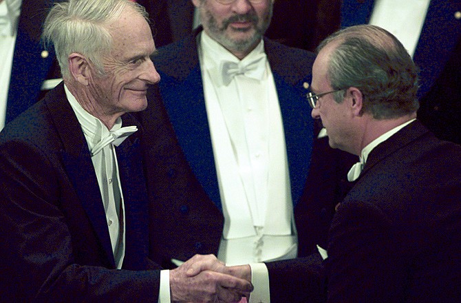 William S. Knowles, left, receives the Nobel Prize for Chemistry from Swedish king Carl XVI Gustaf during the award ceremony in Stockholm, Sweden, in December 2001. 