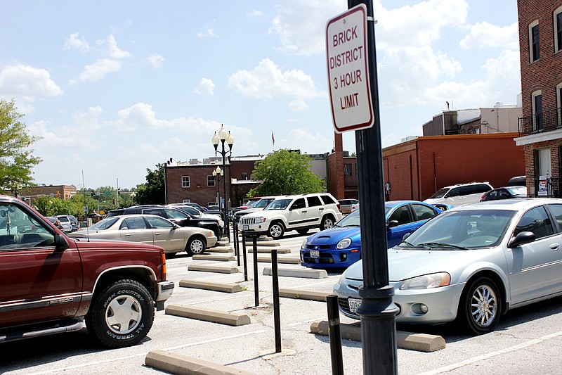 In the Market Street Municipal Parking Lot, free three-hour parking is now permitted in the center area of the parking lot along Market Street between 5th and 6th streets and in other unmetered areas within the Brick District. 