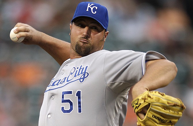 The Royals traded closer Jonathan Broxton to the Reds on Tuesday.
