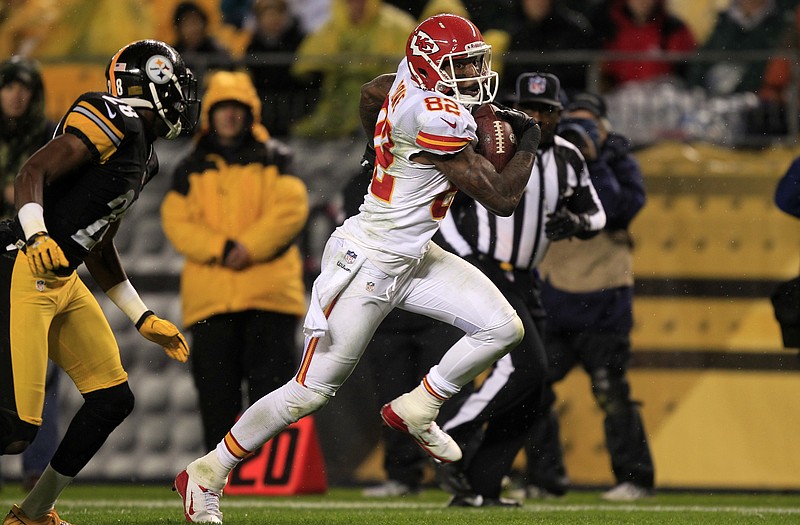 Chiefs wide receiver Dwayne Bowe (82) runs after a catch against the Steelers on Monday in Pittsburgh. The Steelers won 16-13 in overtime.