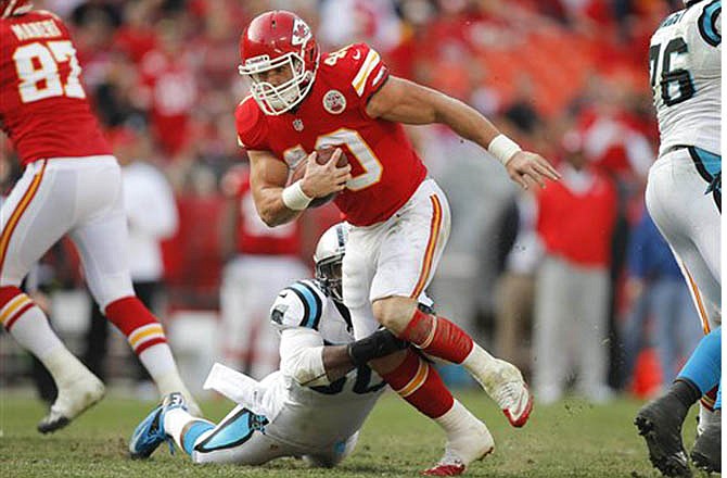 Chiefs running back Peyton Hillis runs during Sunday's game against the Panthers at Arrowhead Stadium.