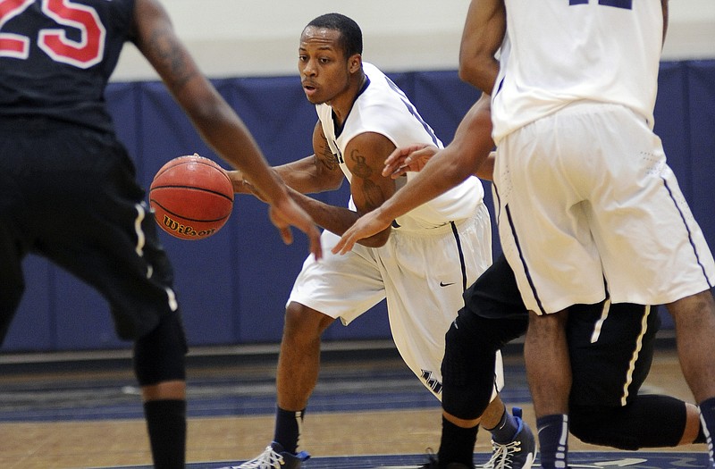 Cedric Ridle Jr., second in the MIAA in scoring, and the Lincoln Blue Tigers will host the Washburn Ichabods in a conference contest tonight at Jason Gym.