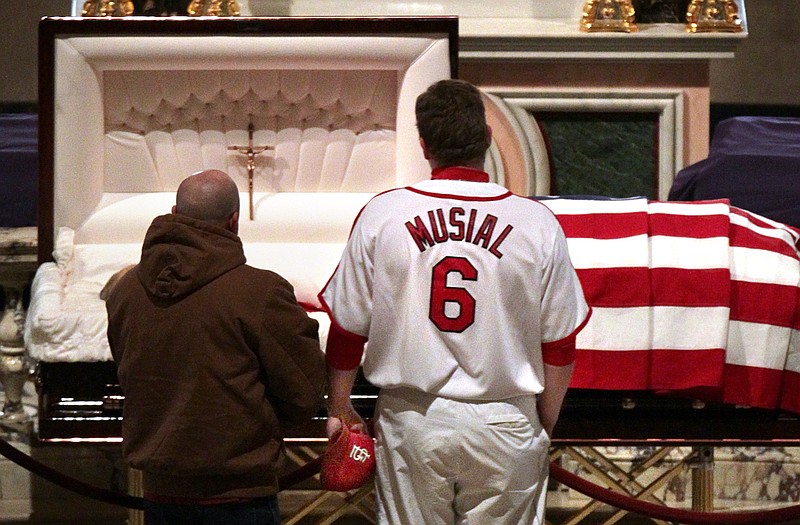 Big crowds turn out for Musial's visitation