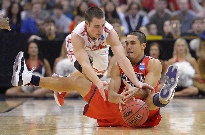 Ohio State guard Aaron Craft and Arizona guard Nick Johnson scramble for the ball during the second half of Thursday night's game in Los Angeles.
