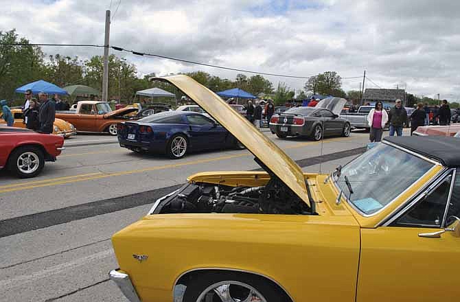 Despite cool temperatures and spotty rain on Saturday, thousands of spectators enjoyed viewing nearly 1,000 entrants at the Magic Dragon Street Meet Nationals in Lake Ozark, Mo.