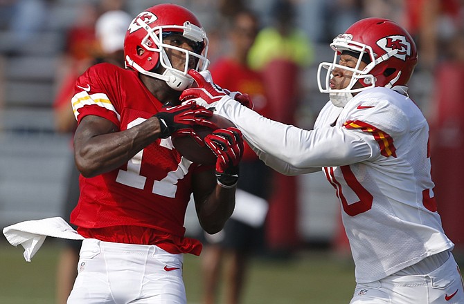 Chiefs wide receiver Donnie Avery (17) makes a catch while being covered by defensive back Jalil Brown during a workout session Thursday in St. Joseph.