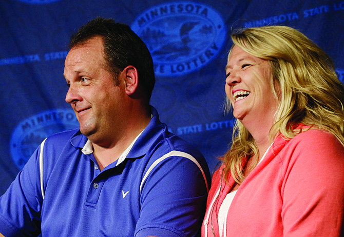 Minnesota dad claims third of $448 million Powerball jackpot | Jefferson  City News Tribune