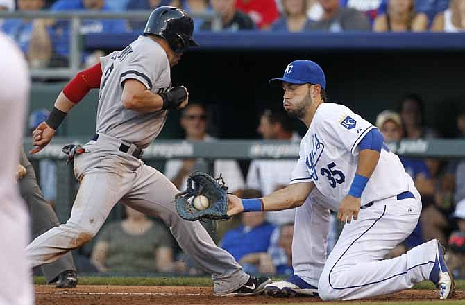 Boston Red Sox's Jacoby Ellsbury (2) makes it back to first base as Kansas City Royals first baseman Eric Hosmer (35) gets the late throw from pitcher Jeremy Guthrie in third inning of a baseball game at Kauffman Stadium in Kansas City, Mo., Saturday, Aug. 10, 2013. 