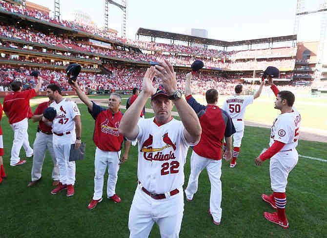 St. Louis Cardinals manager Mike Matheny (22) and his team thank the fans for their support after their final regular season game against the Chicago Cubs, Sunday, Sept. 29, 2013, at Busch Stadium in St. Louis. The Cardinals won 4-0. (AP Photo/St. Louis Post-Dispatch, Chris Lee)