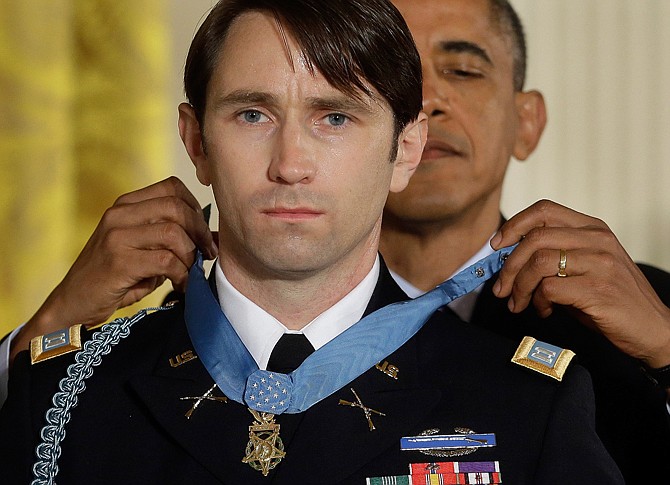 Army Ranger gets Medal of Honor for saving comrades in Afghanistan 