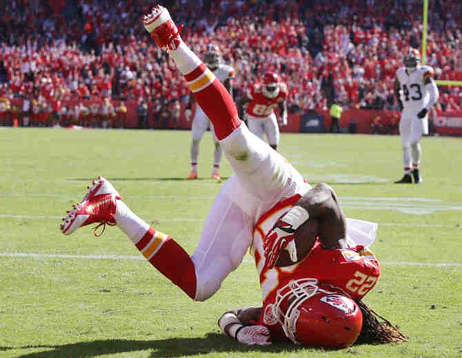 Kansas City Chiefs wide receiver Dexter McCluster (22) lands in the end zone for a touchdown after a catch during the first half of an NFL football game against the Cleveland Browns in Kansas City, Mo., Sunday, Oct. 27, 2013
