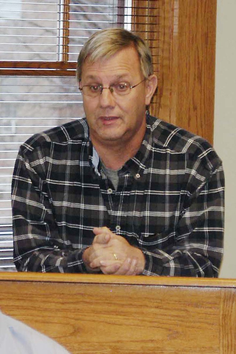 Democrat photo / David A. Wilson
At the City of California employees Christmas dinner, Mayor Norris Gerhart thanks the employees for their hard work over the year.