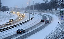 Drivers cautiously make their way through the snow on I-94 in Harper Woods, Mich., on Wednesday.
