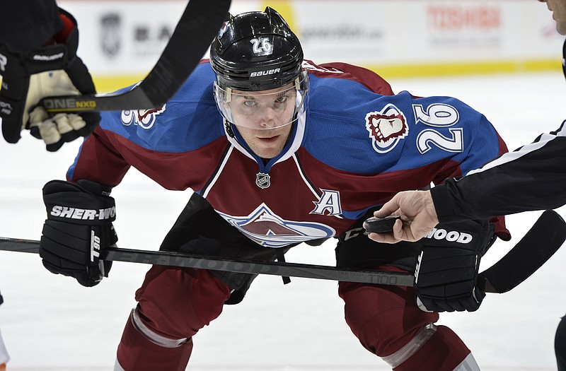 Paul Stastny, shown preparing for a faceoff while playing for the Avalanche last season, signed a four-year contract with the Blues on Tuesday.