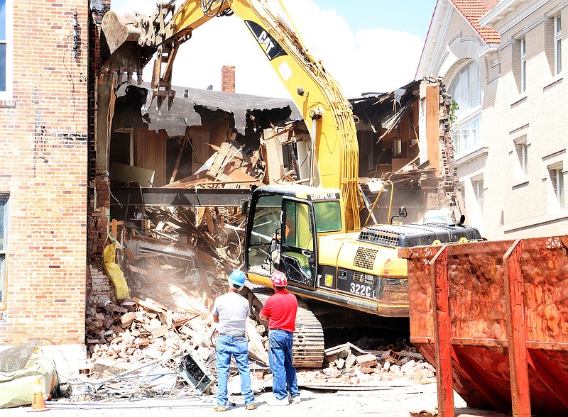 Jeff Schnieders Construction began demolishing the building next to the Red Cross Pharmacy on Court Street. Demolition began on Monday, July 28 and should be completed by the end of the week. The pharmacy plans to install a drivethru pharmacy lane and additional parking.