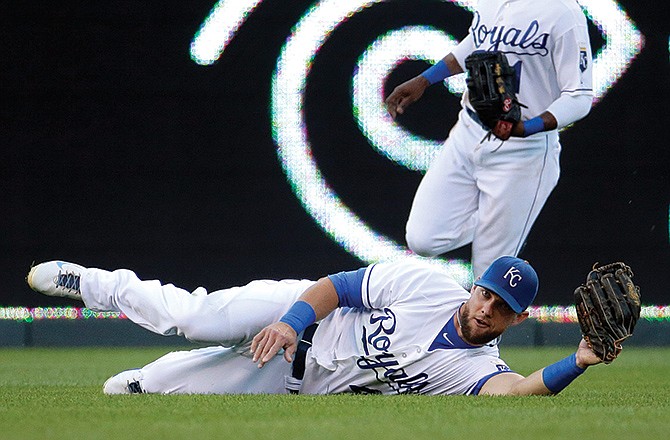 Royals left fielder Alex Gordon catches a fly ball for the out on a ball hit by Jed Lowrie of the Athletics during the second inning of Monday night's game at Kauffman Stadium.