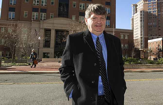 New York Times reporter James Risen leaves federal court in Alexandria, Va., Monday, Jan. 5, 2015, in connection with the case of a former CIA officer accused of leaking classified information. Federal prosecutor have said that Risen is a critical witness in they case against ex-CIA officer Jeffrey Sterling.