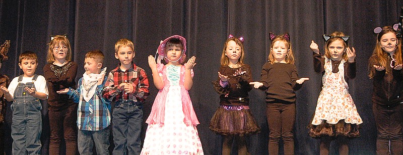 Stacey Edwards' class recites Sing a Song of Sixpence at Kindergarten Nursery Rhyme Day.